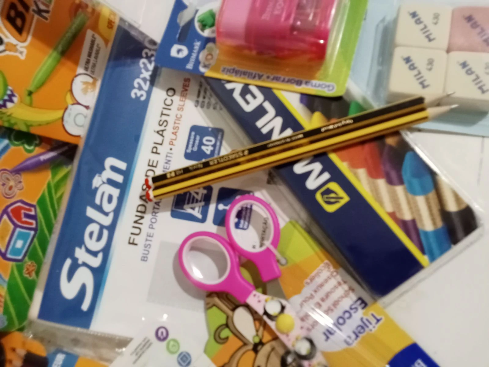 Material escolar Rosa con carpetas  – photo 3